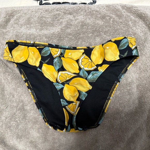 Hollister - Lemon Print Bikini Bottom - Picture 1 of 4